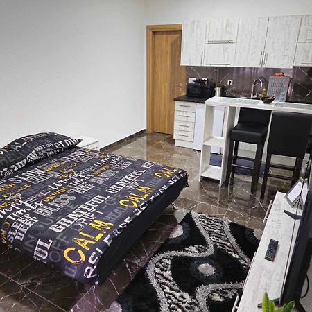 Malm Travnik Apartment Bagian luar foto