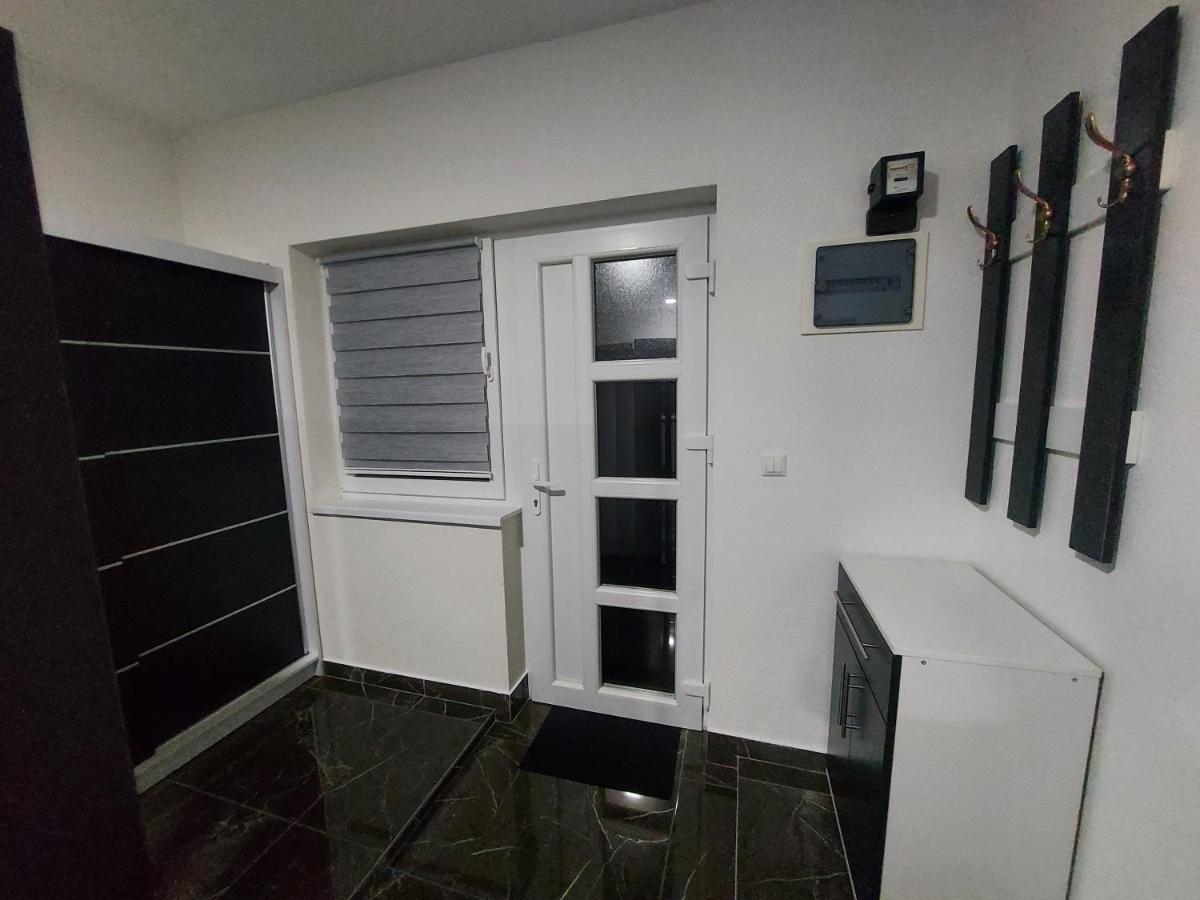 Malm Travnik Apartment Bagian luar foto