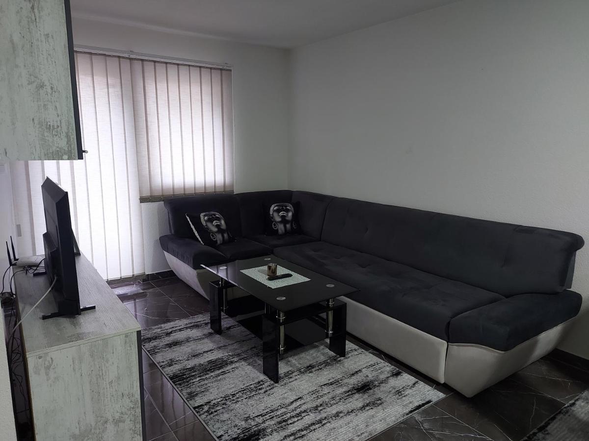 Malm Travnik Apartment Bagian luar foto