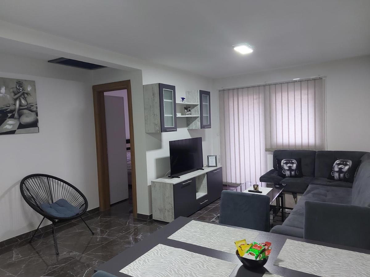 Malm Travnik Apartment Bagian luar foto