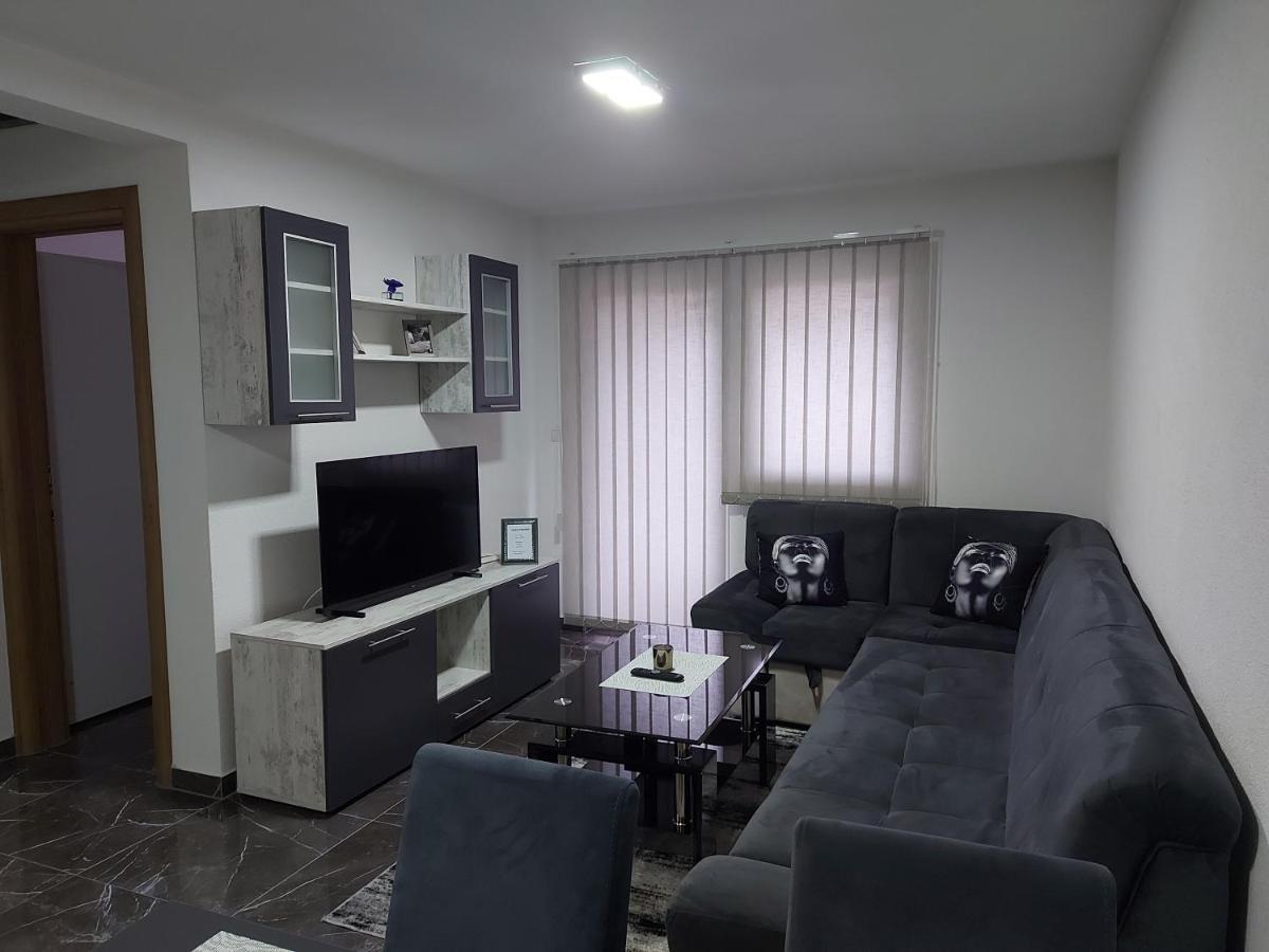 Malm Travnik Apartment Bagian luar foto
