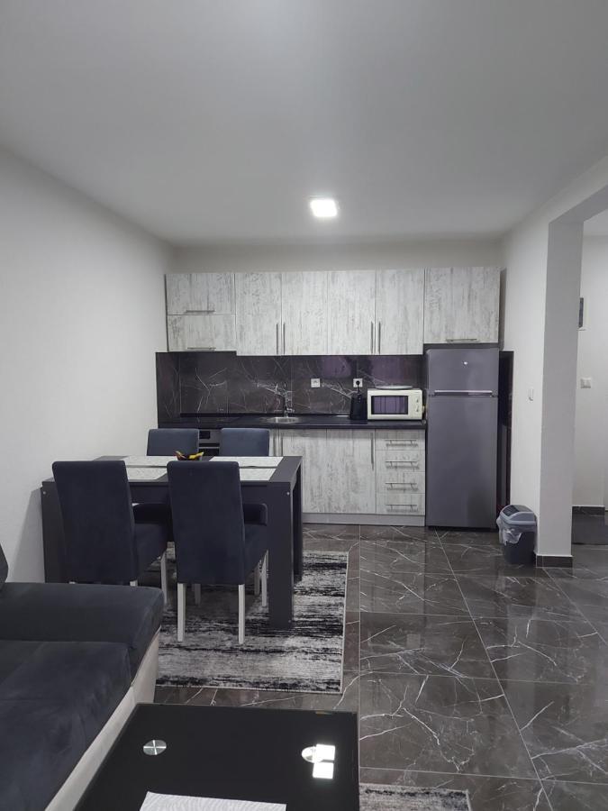 Malm Travnik Apartment Bagian luar foto