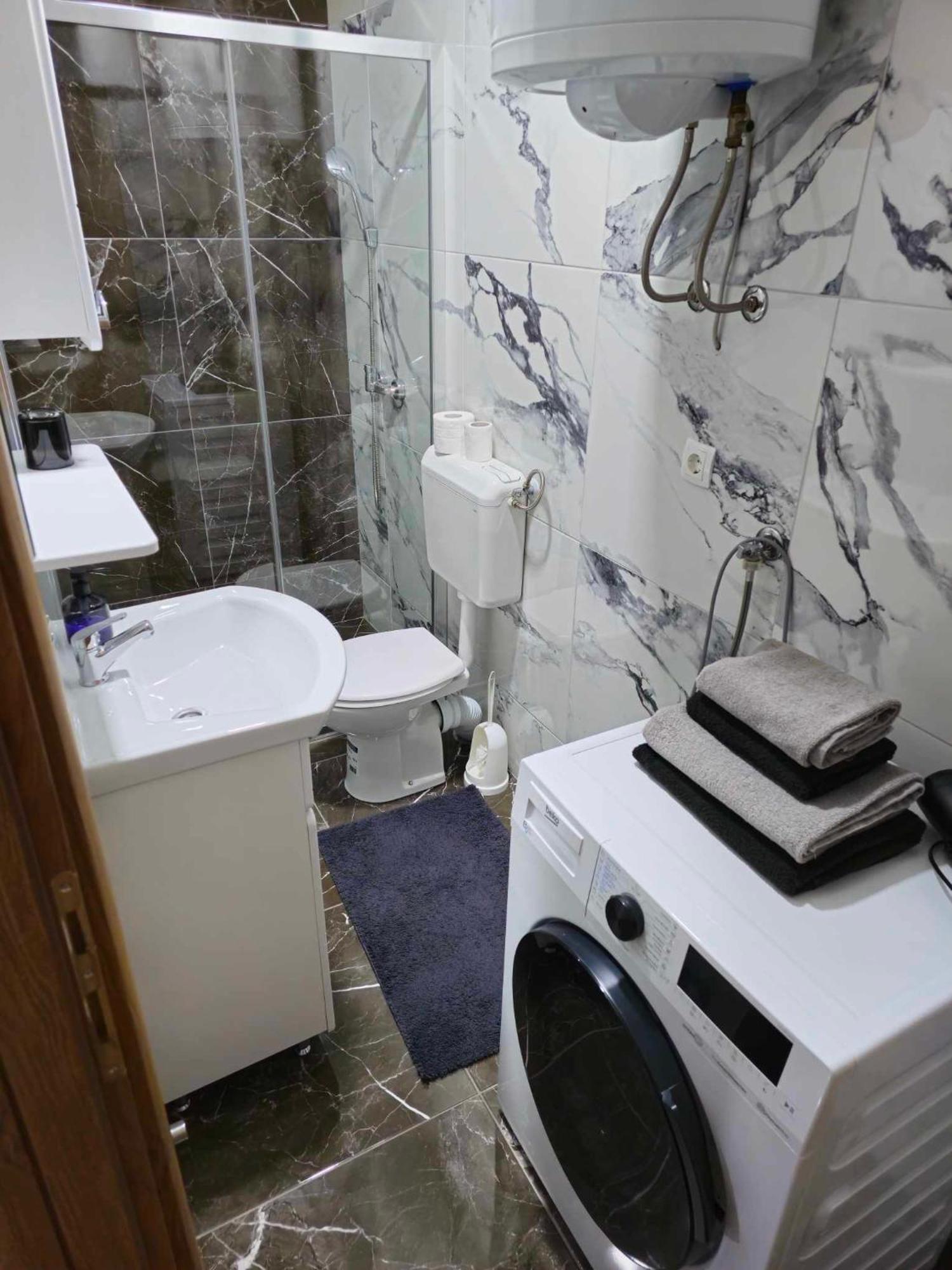 Malm Travnik Apartment Bagian luar foto