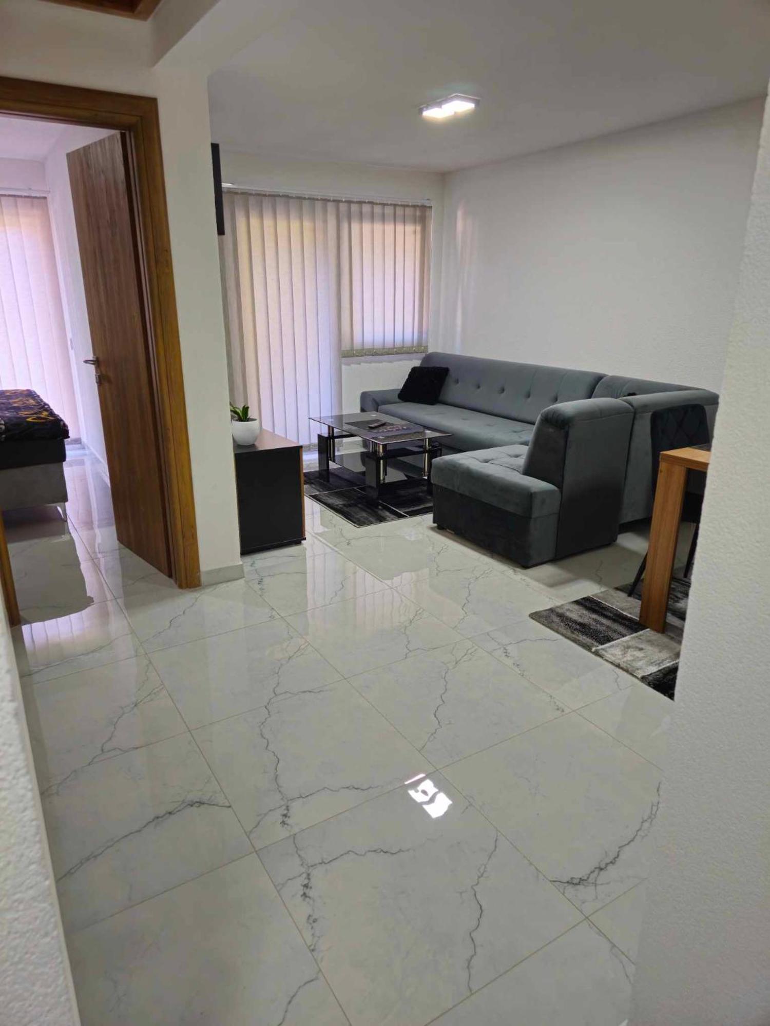 Malm Travnik Apartment Bagian luar foto