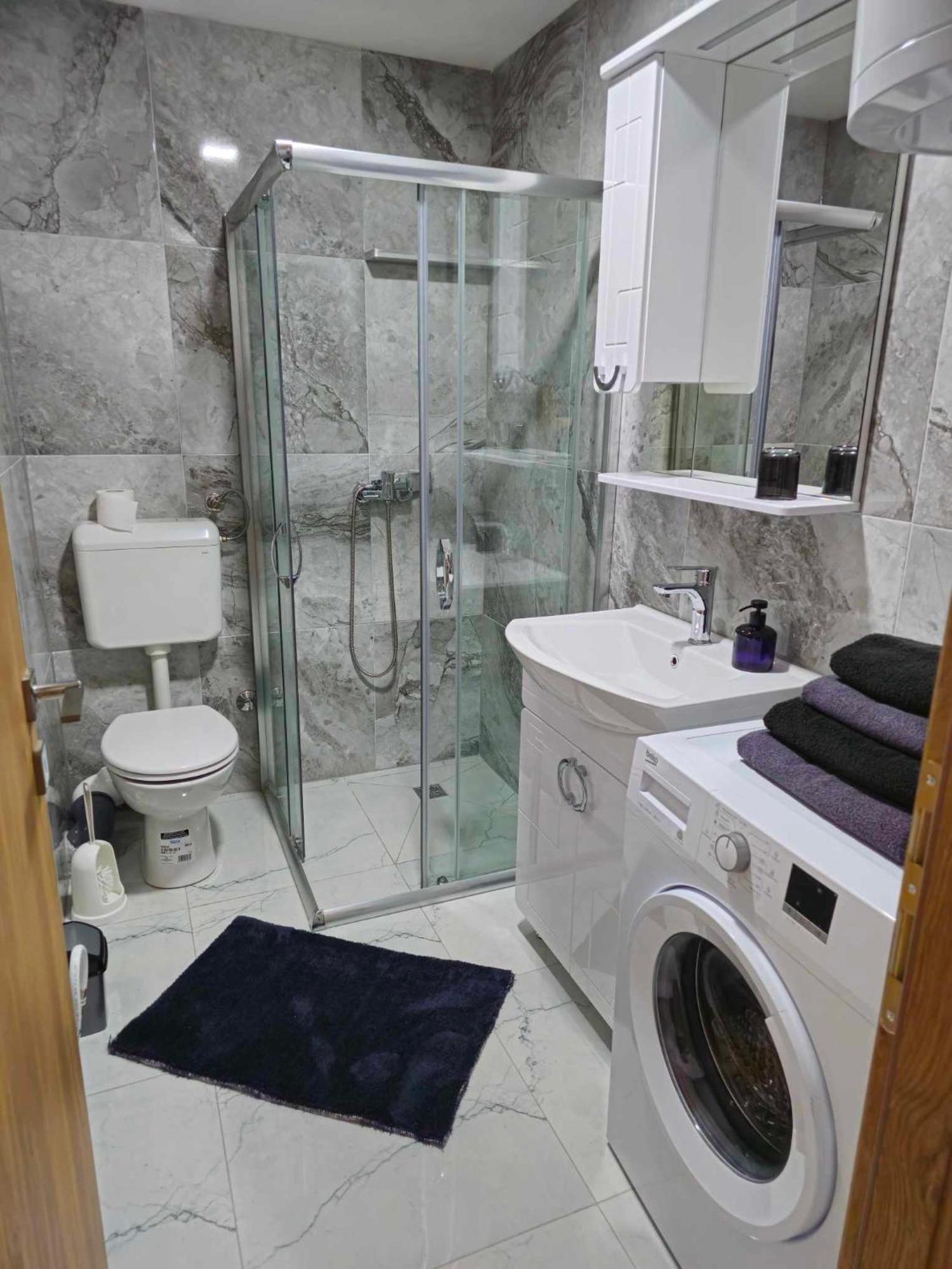 Malm Travnik Apartment Bagian luar foto